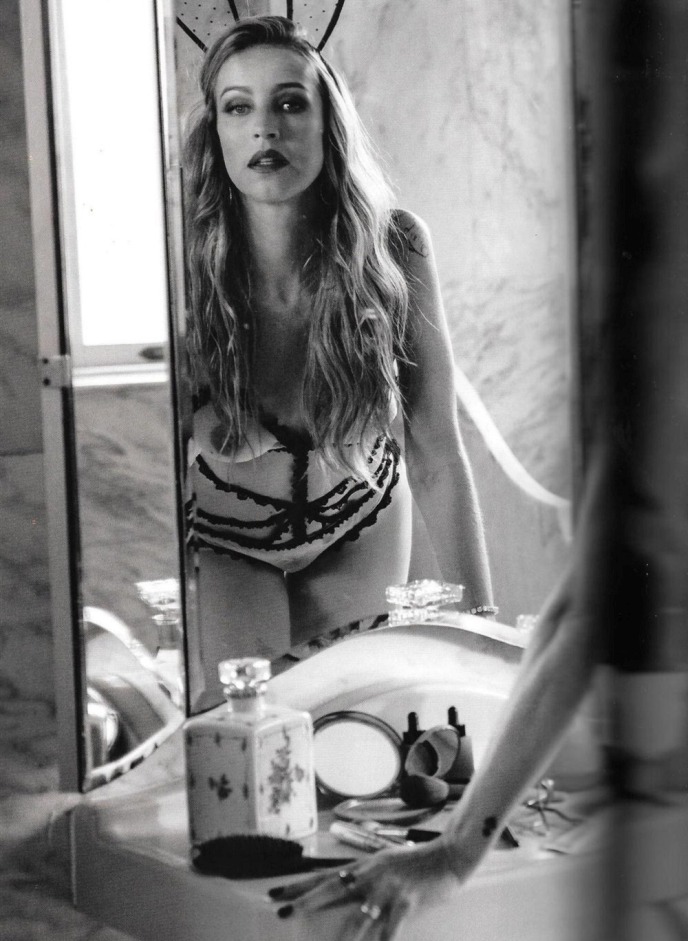 Luana Piovani pelada na nova Playboy Brasil de Abril 2016 (21)