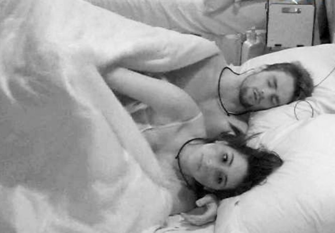 Noite de sexo com Talita e Rafael transando no BBB15