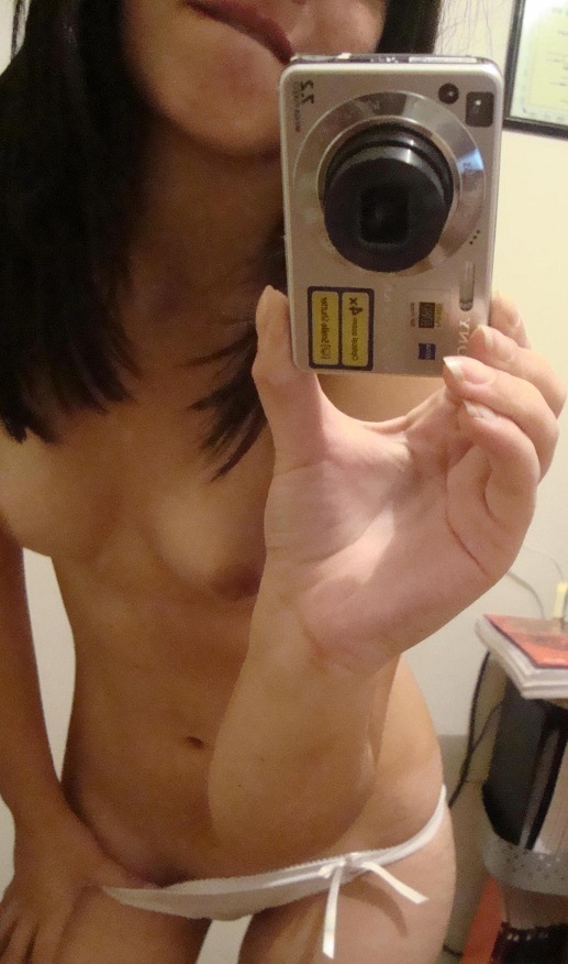 Gatinhas lindas peladas nas fotos amadoras (5)