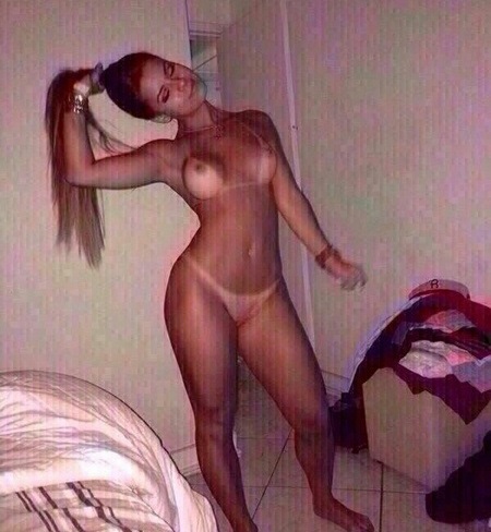 Panicat Aricia Silva caiu na net pelada em fotos amadoras