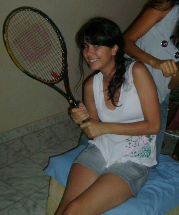 Novinha Mikaele caiu na net pelada e transando