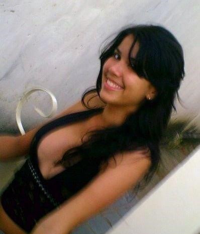 Novinha Mikaele caiu na net pelada e transando