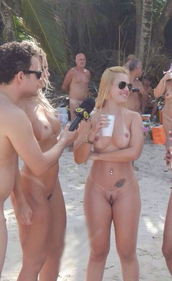 Mendigata pelada sem tarjas na praia de nudismo em Tambaba (6)