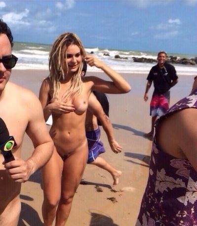 Mendigata pelada sem tarjas na praia de nudismo em Tambaba (7)