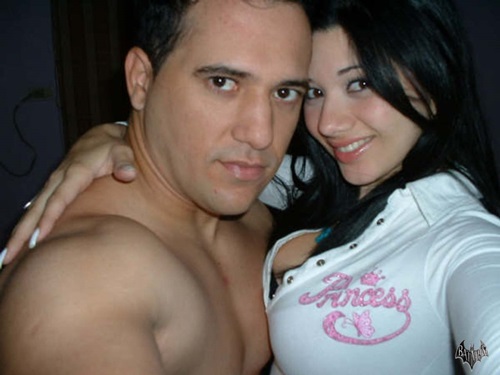 Novinha peituda pelada e fudendo com o namorado caiu na net