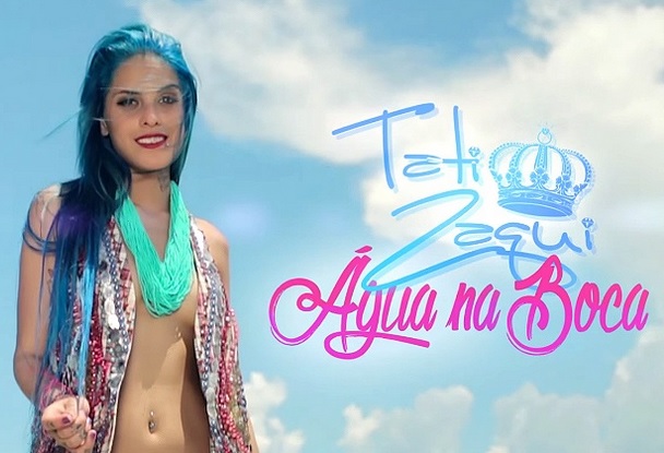Mc Tati Zaqui mostrando os peitos no clipe Água na Boca