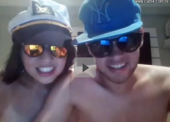 Novinha carioca deliciosa fodendo e engolindo porra na webcam